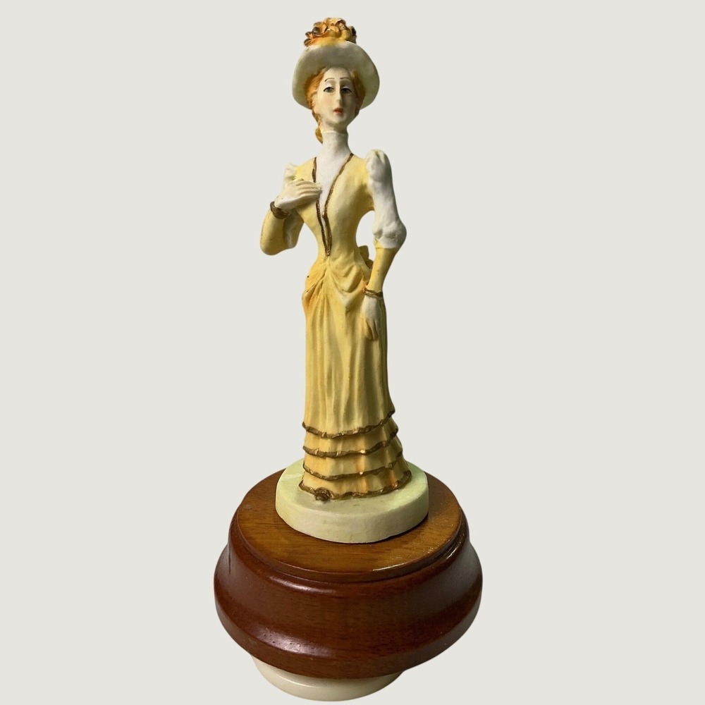 Vintage Victorian Lady Music Box Minute Waltz Rotating‎ Figurine Wooden Base